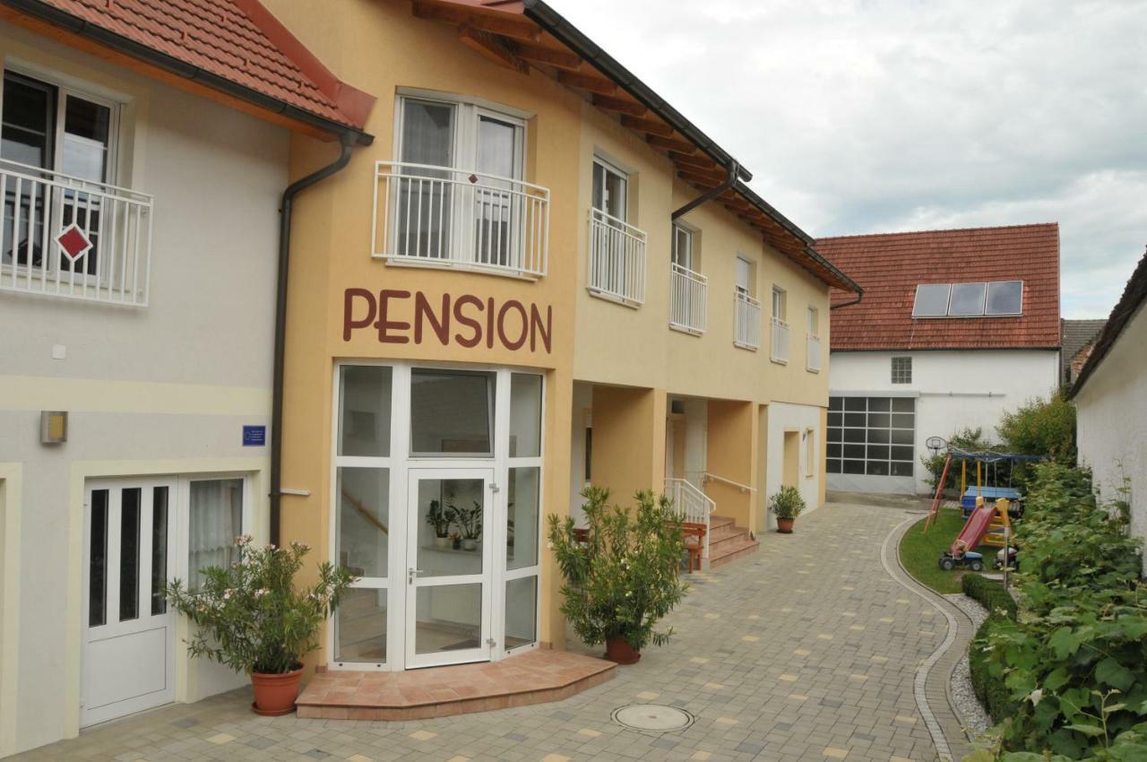 Pension Schloegl Луцмансбург Екстериор снимка
